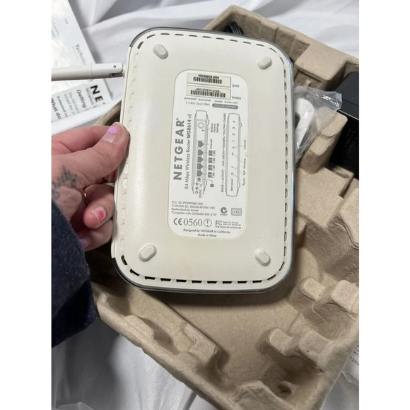 Netgear WGR614 V5 54 Mbps 4-Port Wireless Router Works‎ With Everything Included - Picture 15 of 16